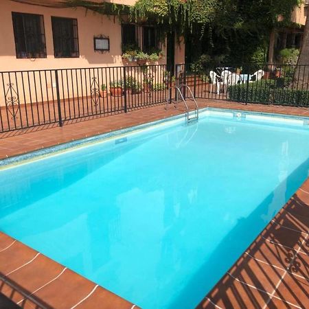 Tuguest Alhacaba Apartment - Free Parking Granada Bagian luar foto