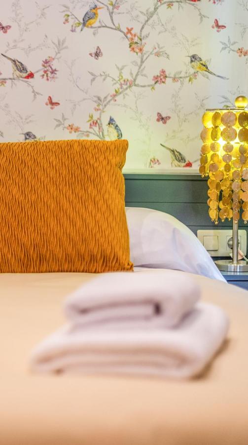 Tuguest Alhacaba Apartment - Free Parking Granada Bagian luar foto