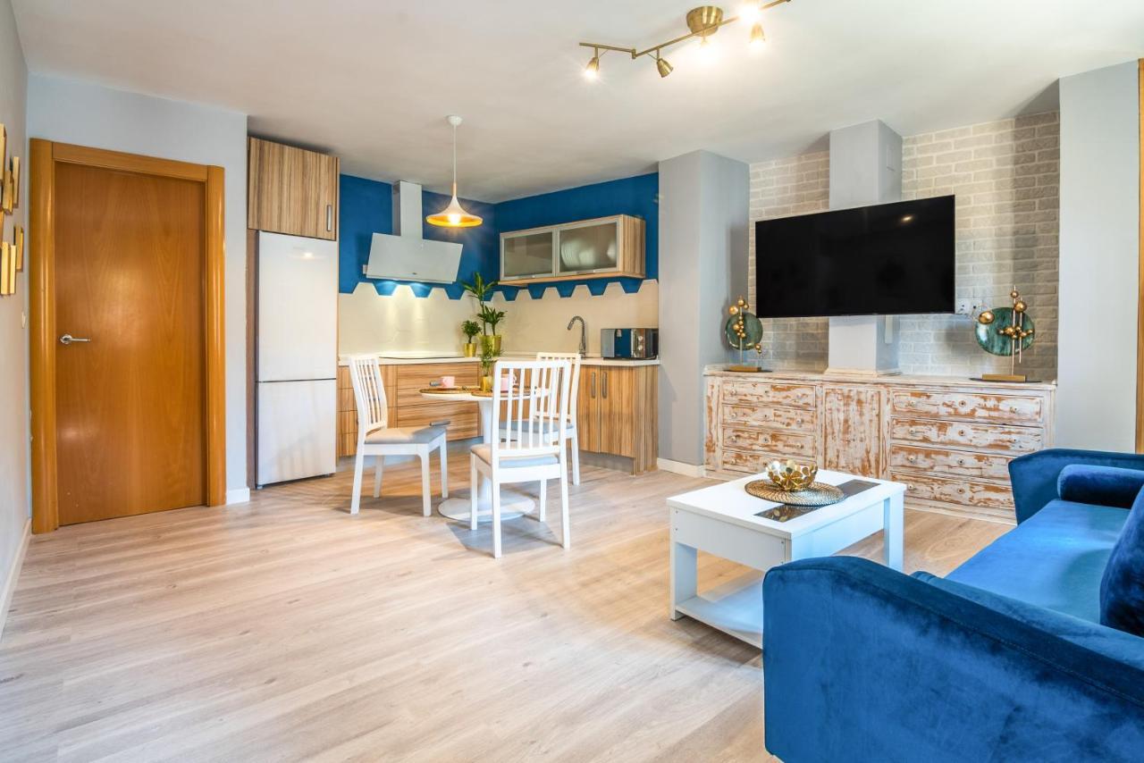 Tuguest Alhacaba Apartment - Free Parking Granada Bagian luar foto