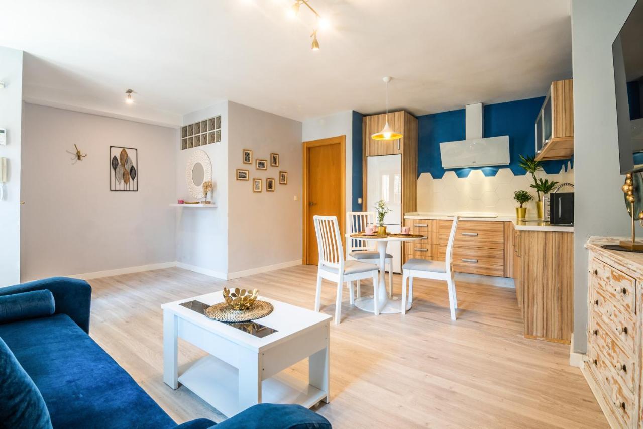 Tuguest Alhacaba Apartment - Free Parking Granada Bagian luar foto