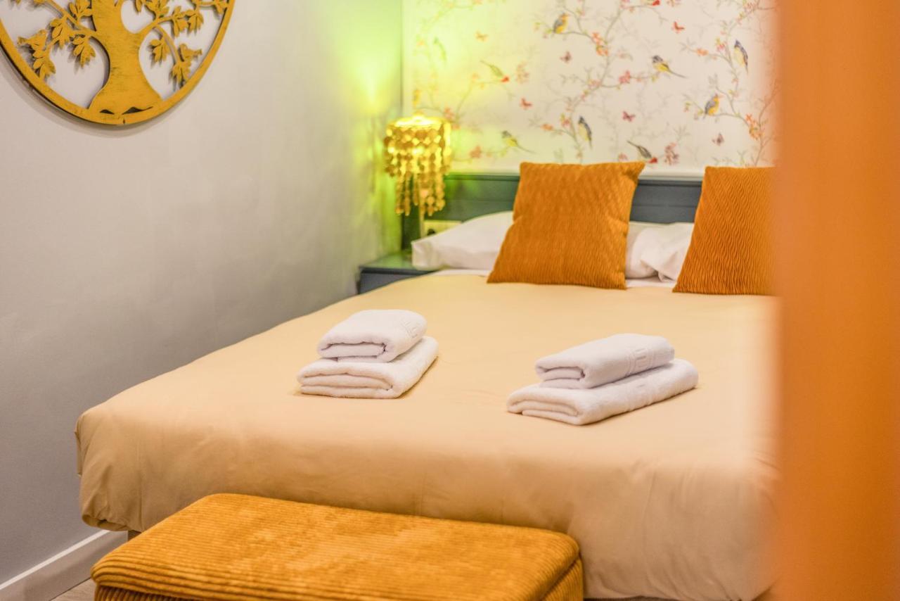 Tuguest Alhacaba Apartment - Free Parking Granada Bagian luar foto
