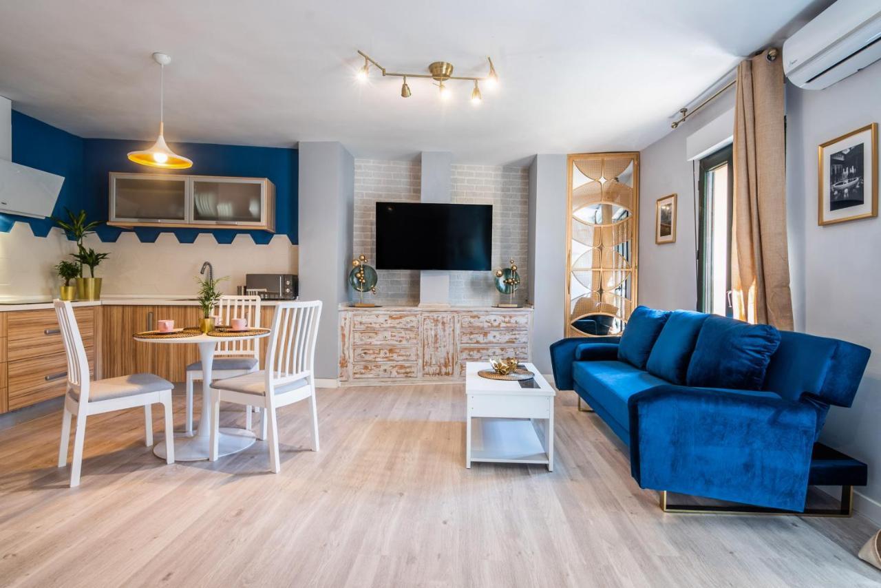 Tuguest Alhacaba Apartment - Free Parking Granada Bagian luar foto